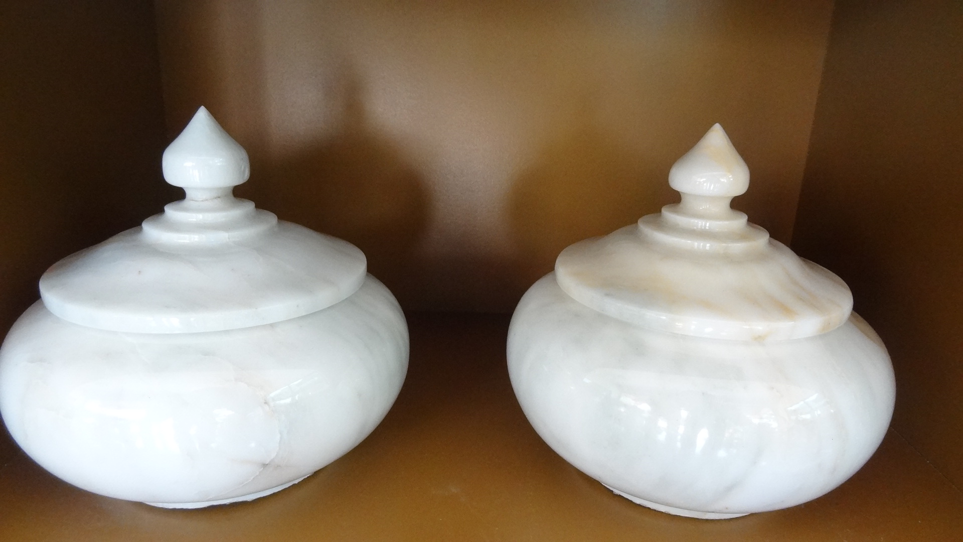 ผอบหินอ่อนขนาด ขนาดสูง 15 เซนติเมตร กว้าง 12 เซนติเมตร