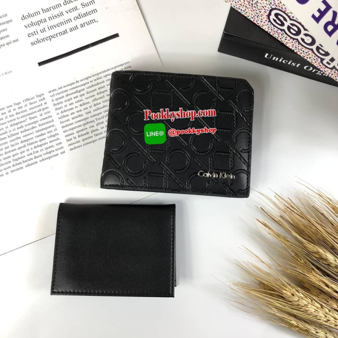 Calvin Klein Short Wallet กระเป๋าสตางค์ใบสั้น มาพร้อมกระเป๋าใส่บัตรใบเล็กอีก 1 ใบ จะมอบเป็นของขวัญหรือใช้เองก็แนะนำค่ะ