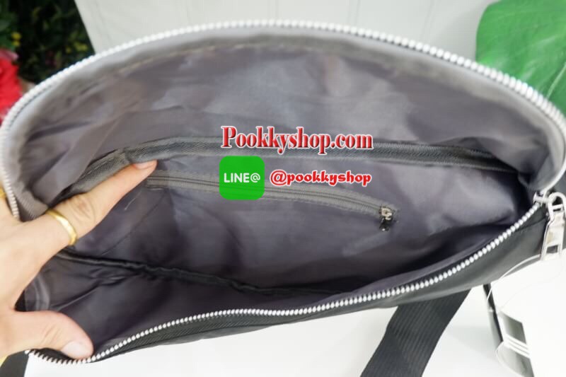 ADIDAS ORIGINALS ADICOLOR WAIST BAG Best seller! **ดาราเซเลปใช้กันเพียบ ช้าอดหมดก่อนนาจา กระเป๋าคาดอก/คาดเอวสุดชิค ดีไซน์เรียบง่าย แต่สะพายแล้วเท่ห์ คลาสสิคสุดๆ อะไหล่เงิน เปิด-ปิด ด้วยซิป ภายในกว้าง ใส่กระเป๋าสตางค์ยาวได้ และของจุกจิกได้ พอประมาณ มีช่องซ