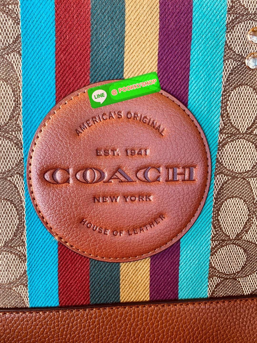 Coach Dempsey Tote 21 In Signature Jacquard With Stripe And Coach Patch ((C5637)) ✈️พร้อมส่งความสวย! คุณภาพจัดเต็มเลยค่ะ กระเป๋าทรงTote ไซด์กลางๆ วัสดุ Jackquard+หนังแท้ ได้ลงตัวสวยงาม 🔺สีคอลเลคชั่นใหม่ล่าสุด!