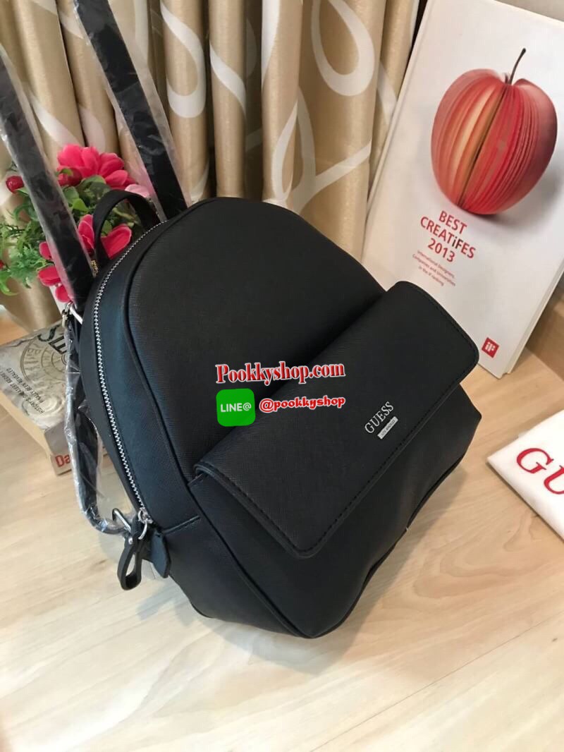 GUESS MINI BACKPACK BAG กระเป๋าเป้สะพายขนาดมินิ ซึ่งจัดว่าเป็น2way สามารถดึงสายสะพายออกมาให้เป็นสะพายไหล่หรือcrossbody วัสดุหนังsaffiano ด้านหน้ามี1ช่องเก็บของจุกจิก ช่องใหญ่เปิดปิดด้วยซิป ใส่มินิไอแพท กระเป๋าสตางค์ยาว ของจุกจิกได้อีกเยอะ ขนาดกำลังดีเลยที