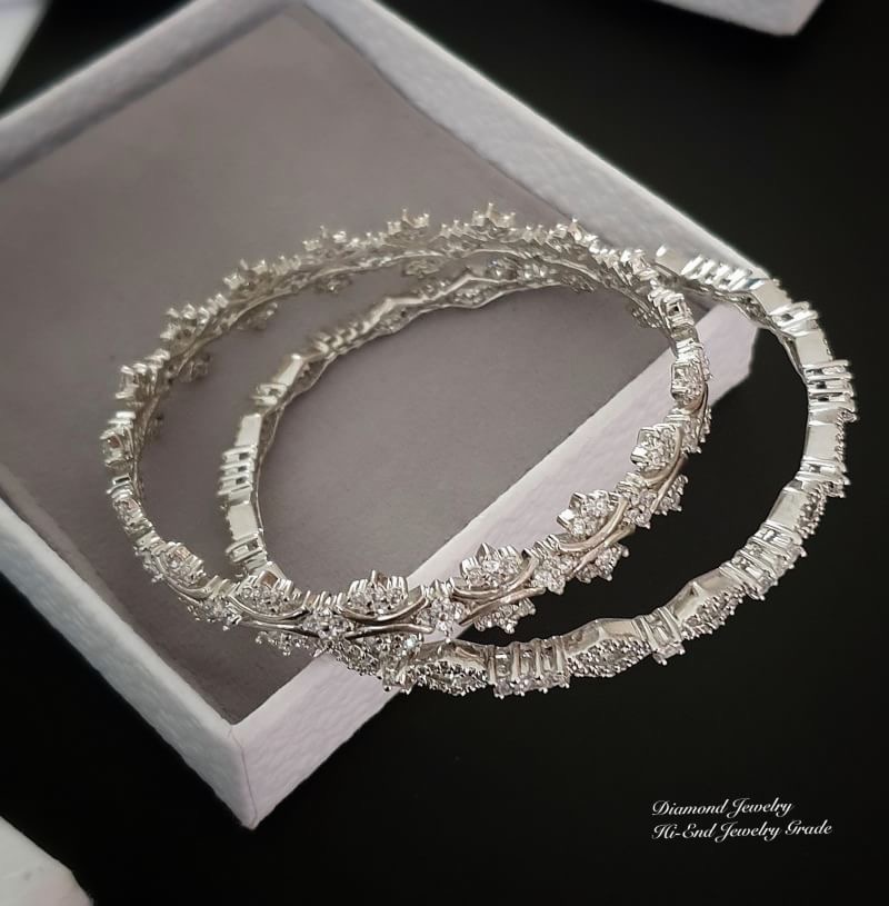 New Arrival !!!! Diamond Bangle กำไลเพชรรอบวงงานสวยมากกกกกทุกแบบค่ะ **เพชร CZ แท้** งานฝังเป๊ะมากกกกกกก หายากคะ ตัวเรือนมีน้ำหนักแต่ไม่หนักมากนะคะ ห้ามพลาดเลยสาวๆ ใส่ออกมาสวยแน่นอนคอนเฟิมคะ ใส่ออกมาสวยมว้ากกกกกกๆๆๆๆๆๆ เลอค่ามากๆค่ะ