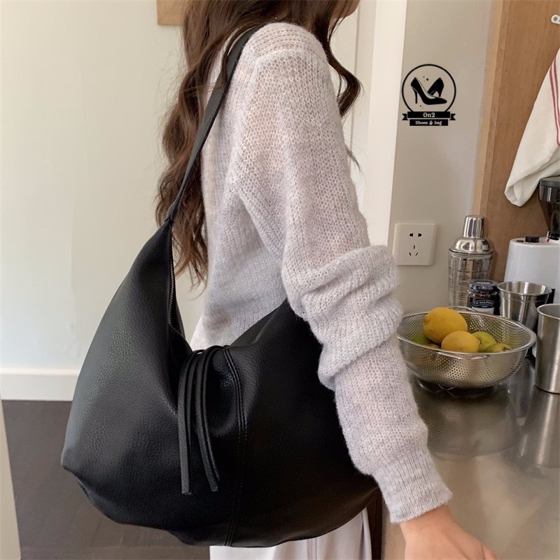 Shopping bag Korea style ▪️กระเป๋าสะพายไหล่ทรงย่าม มีซิปปิดมิดชิด วัสดุเป็นหนังพียูนิ่ม (PU leather) ใบใหญ่ใส่ของได้จุใจ
