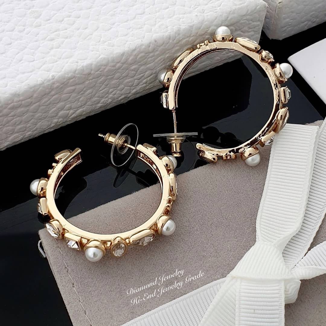Super Hi-End Quality !!!! ((งาน 1:1 เหมือนในช็อปมากที่สุดในท้องตลาด)) Chanel Earring ต่างหูชาแนลงาน 1:1 เหมือนของแท้เป๊ะๆค่ะ ชนช็อป คอลล่าสุดปลายปี 2019 รับรองงานสวยมากกกกก ดูหรู ดูผู้ดีสุดๆ งานดี งานคุณภาพดีมากๆมากๆคะรับประกันความพอใจเลยค่ะ ตัวเรือนสีทอง