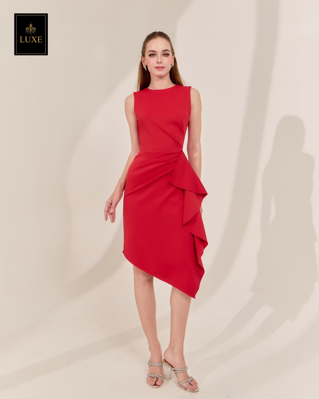 เดรสแฟชั่น เดรสเสื้อคอกลมแขนกุด กระโปรงทรงสอบ แต่งระบายข้าง ปลายเฉลียง