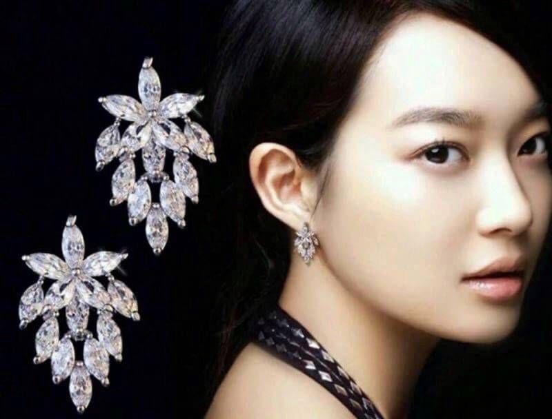New arrival !!!! Diamond Earring ต่างหูเพชร CZ แท้ งานเกรดตู้เพชร งานหรูหรา ใส่ออกมาสวยมาก คู่เดียวจบทุกสิ่งอย่าง ดีไซส์ modern งานอย่างดีค่ะ รับรองสวยมากงานคุณภาพสุดๆ งานเก๋ๆ ดูดีมากๆ รับประกันความสวย รับประกันความพอใจเลยค่ะ เพชรเยอะสะใจค่ะ เพชรเล่นไฟดีท