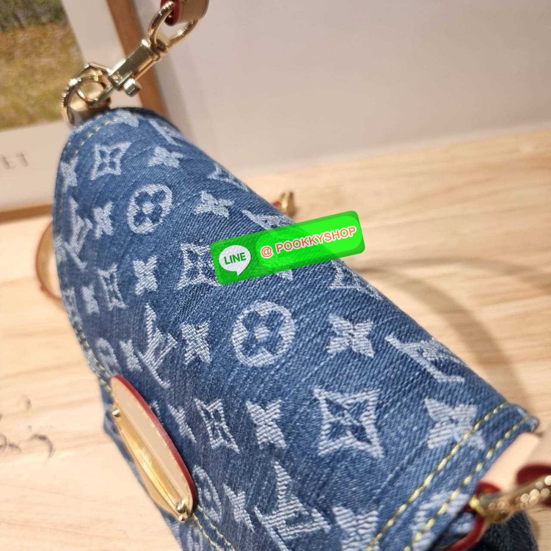 LV sunset monogram denim bag 🔆 Details แรงมากฉุดไม่อยู่ กับกระแสคอลใหม่ lvremix ดีไซน์แบบตัวมัม y2k รูปทรง baguette สวยดูแพง ใบนี้ก็ฉ่ำสุดๆ เป็นกระเป๋าสะพายไหล่ ที่สามารถปรับเป็นสะพายข้างได้