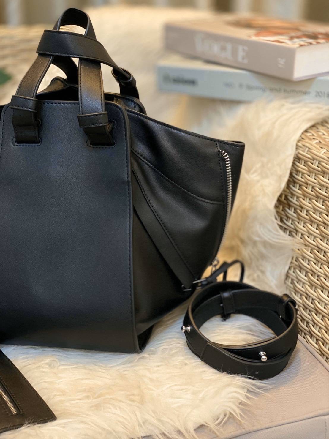 พร้อมส่งค่า 💕Hammock 💕 สิ้นสุดการรอคอย สำหรับรุ่นที่ทุกคนถามหาเยอะที่สุด การันตรีงานคุณภาพ ใช้เวลาผลิตนานสุดถึง 4 เดือน ตอนนี้พร้อมส่งเเล้วค่า Hammock size 30 cm รอบนี้เป็นงานสั่งผลิต งานเนี้ยบ ตัวหนังสวยมากกกก PU premium อย่างดี มีความหนา