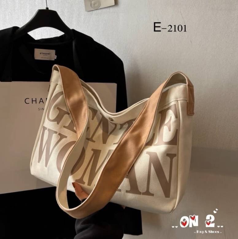 กระเป๋าผ้าแคนวาสนิ่ม Gentlewoman เป็นกระเป๋าผ้าStreet Fashion มีซิปและกะดุมปิดใช้งานได้ทุกวันเบาสบายสายยาวใบใหญ่จุใจค่ะ