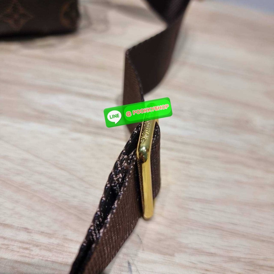 LV coussin pm bag 🔆 Details กระเป๋าสะพายกึ่งคลัชท์ สุดล้ำ ดีไซน์ใหม่ สีลิมิเต็ด ล่าสุดจากเคาน์เตอร์ duty free มาแรงมาก ด้วยความสวยปังตั้งแต่แรกเห็น มาพร้อมสาย 2 เส้น สวยลัคชูแบบสับๆ มีสายโซ่ที่มีดีเทลละเอียดไม่ซ้ำ และสายสปอร์ตครอสบอดี้ ที่จะคล้องไ