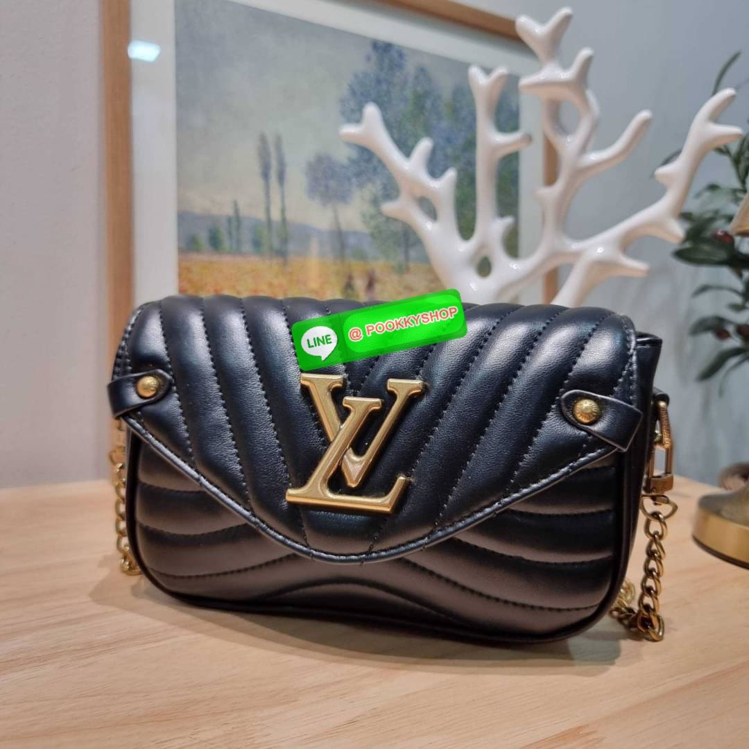 🔆 Model LV new wave pochette multi bag 🔆 Details กระเป๋าสะพายมัลติฟังก์ชั่น พรีเมี่ยมกิ๊ฟสุดหรู คุ้มจาก dutyfree มาพร้อม box set รับรองว่าดีงาม ลูกเล่นคลาสสิคผสานความวินเทจ มีสายสะพายให้ 2 เส้น และกระเป๋าใบลูก เล็กน่ารัก ภายในเป็นช่องโล่ง