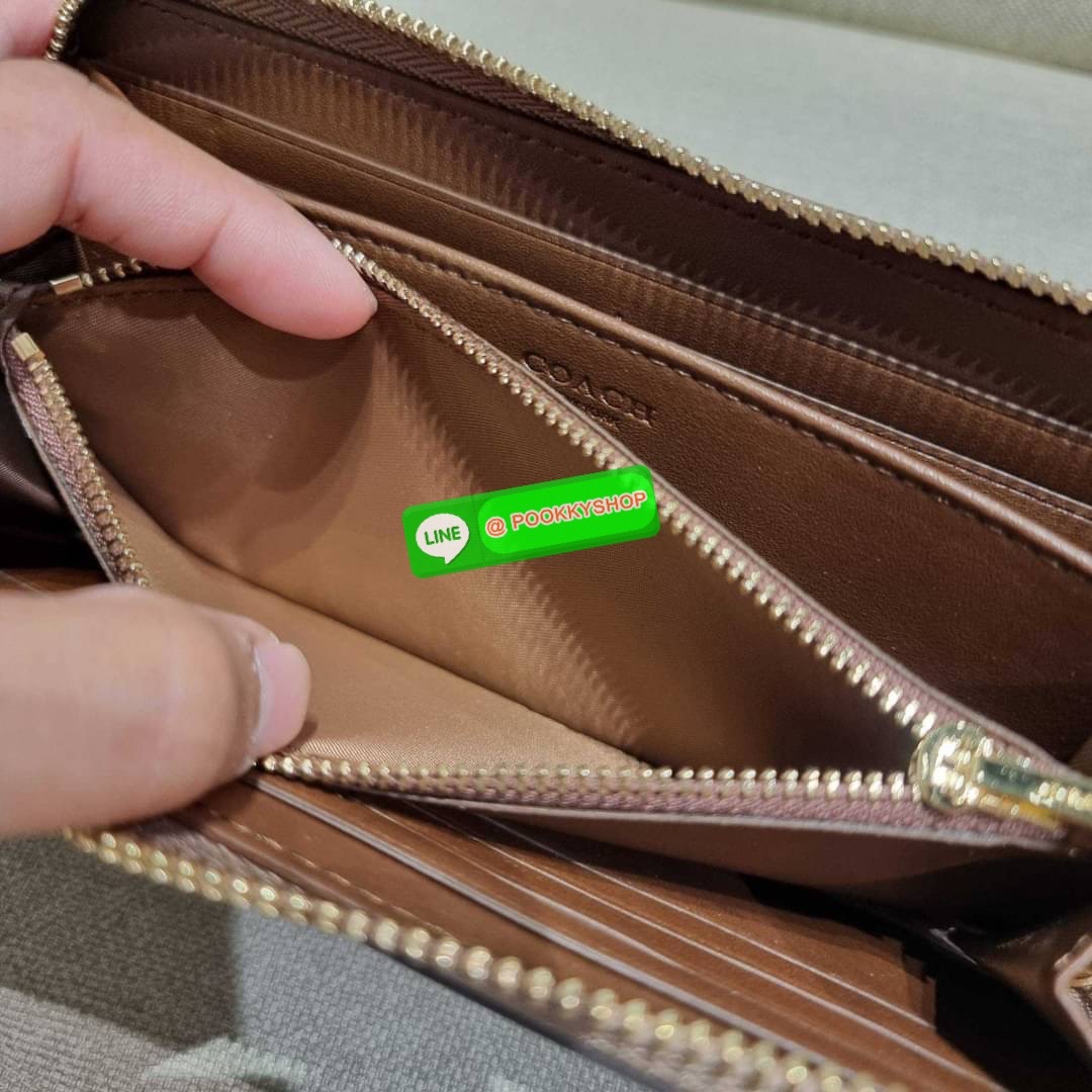 COACH C8736 LONG ZIP AROUND WALLET IN SIGNATURE CANVAS WITH WILDFLOWER PRINT น้องน่ารัก คอลใหม่ล่าสุด กระเป๋าสตางค์ใบยาวกึ่งคล้องมือ รุ่นขายดี มาในดีไซน์สุดคิ้วท์ น่าใช้!! วัสดุหนังแคนวาสเคลือบลาย มาพร้อมสายคล้องมือ ถอดออกได้ ภายในใส่บัตรได้เยอะ มีช่องซิป