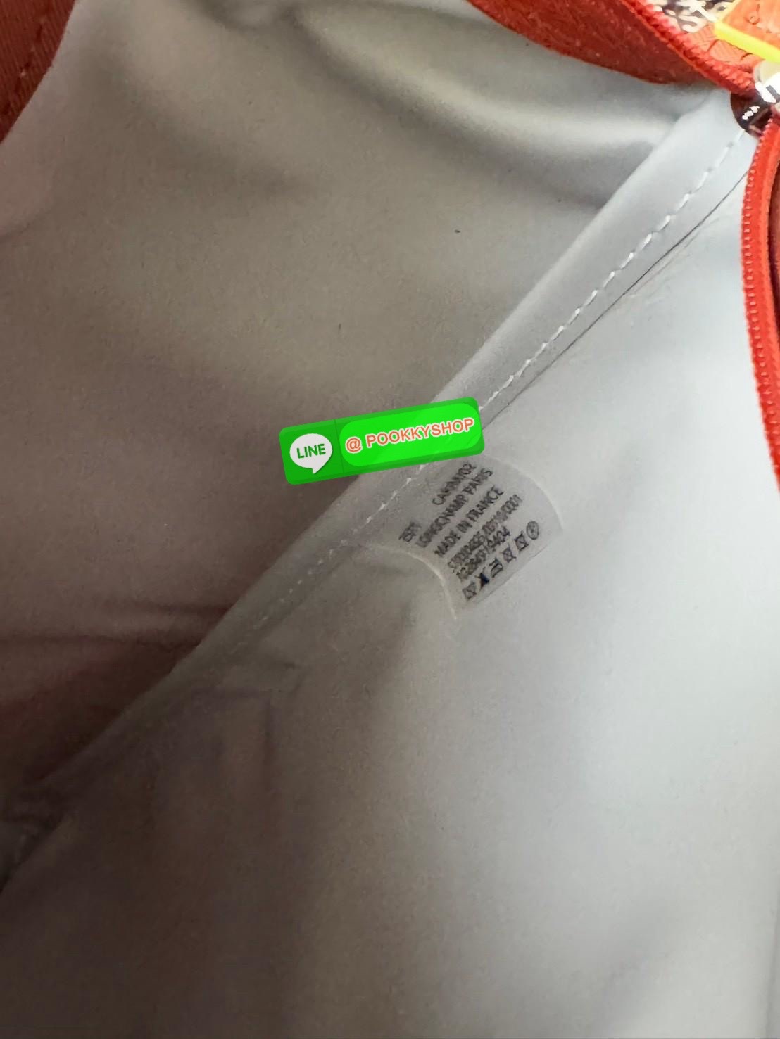 💕LONGCHAMP LE PLIAGE M BACKPACK กระเป๋าเป้น้ำหนักเบาพิเศษนี้ผลิตจากผ้าใบไนลอนรีไซเคิลที่ทนทานและพับเก็บได้ เหมาะสำหรับทุกโอกาส การออกแบบอเนกประสงค์และมีพื้นที่ภายในกว้างขวางที่สามารถเก็บแล็ปท็อปหรือโน๊ตบุ๊กได้ ในขณะที่สายสะพาย ปรับระดับได้ แมตช์ได