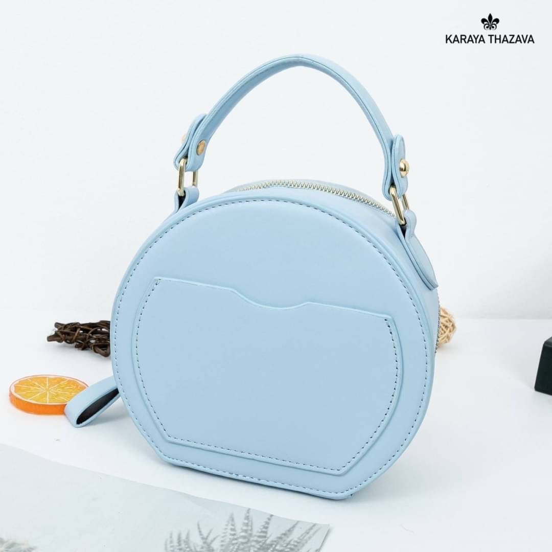 แบรนด์แท้ Karaya ทรงกลมน่ารัก สีสวย มี 2 ช่องใช้งาน ถือได้สะพายข้างได้ งานขายดีคะ ทรงสวยขนาดกำลังน่ารัก