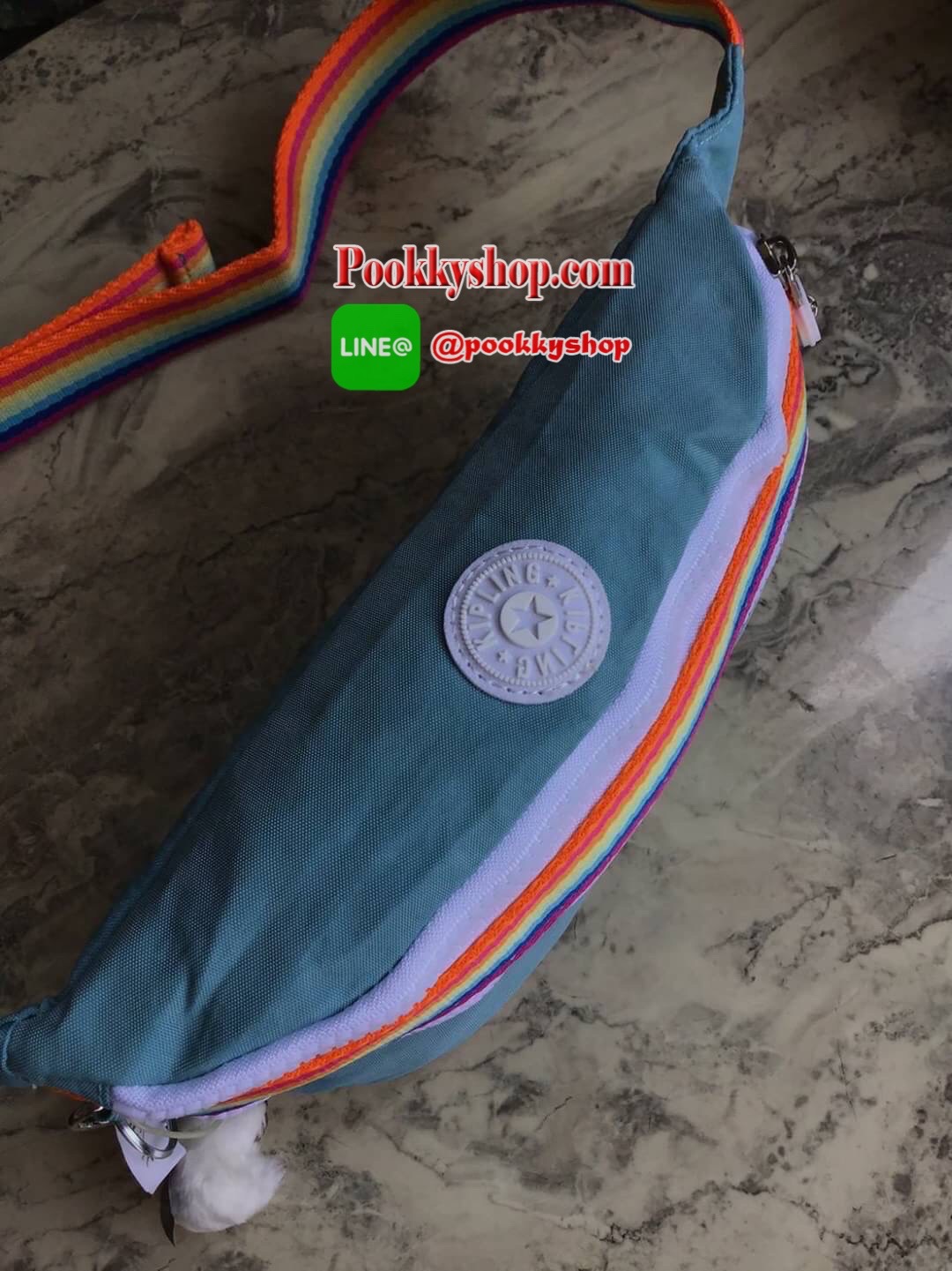 กระเป๋าคาดอกหรือคาดเอว KIPLING YASEMINA Fanny Pack วัสดุด้านนอก Nylon +polyester วัสดุกันน้ำ ด้านหน้ามี 2 ช่องใช้งาน แยกเป็นสัดส่วน ใส่มือถือได้ กระเป๋าเงินใบยาว พร้อมสายคล้องพวงกุญแจ และ พวงกุญแจลิงสัญลักษณ์แบรนด์ สายสะพายเลื่อนปรับความยาวได้ สีสันสดใส น