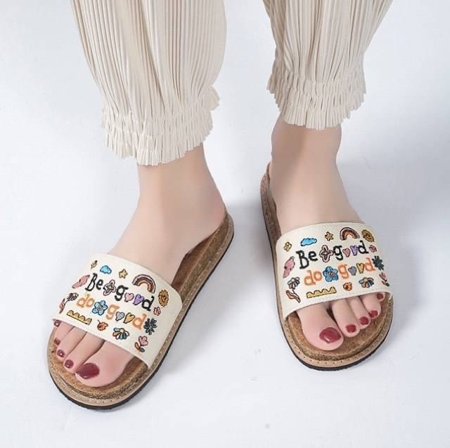 พร้อมส่ง👠👠รองเท้าแตะสวม ผ้ายีนส์ปักสวยๆ พื้นดีมากกก น้ำหนักเบา งานใส่สบาย ไม่เจ็บเท้า