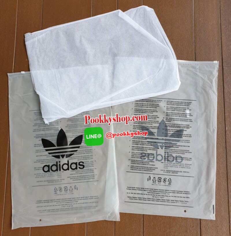 พร้อมส่ง Adidas Original Shopper 3D Tote Bag Trefoil Handbag Classic Sports คอลเลคชั่นสไตล์ Issey Miyake กระเป๋าสะพายข้าง ทรงสวยคลาสสิค แนว Sport สุดฮิต จากแบรนด์ADIDAS วัสดุด้านหน้าเนื้อ matte หนังนิ่ม มีน้ำหนักเบา ด้านหน้ามีแบรนด์ เปิดปิดด้วยซิป ภายในกว