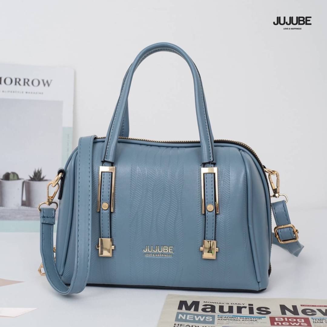 กระเป๋าสะพายข้างผู้หญิง แบรนด์ Jujube ทรงหมอนใบใหญ่ ภายโล่งในกว้าง มี3ช่องใช้งาน จุของได้เยอะคะ