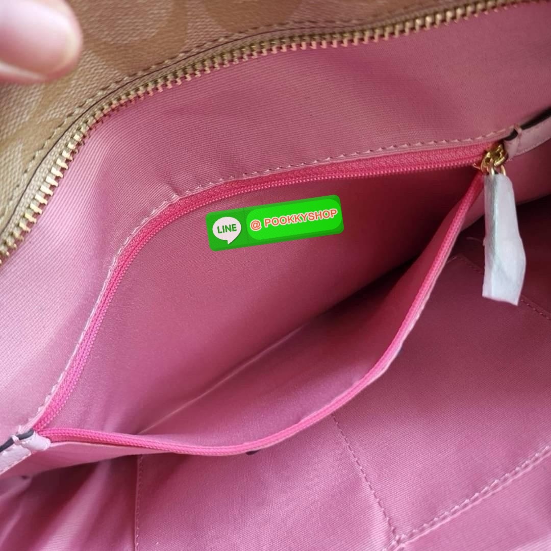 COACH CITY ZIP TOTE IN SIGNATURE COATED CANVAS (COACH F36876) กระเป๋าสะพายทรงช้อปปิ้ง ทรงสวย ทรงยอดนิยมใบใหญ่ยุของได้เยอะ หนังcanvas ลาย C Signature สายหนังแท้ สะพายขึ้นไหล่ได้สวย ใบใหญ่ ใช้งานง่าย มีซิปปิดด้านบน มีผ้าบุด้านใน มีช่องซิป