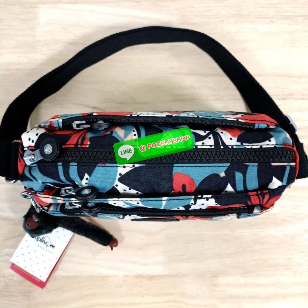 KIPLING Mini Crossbodybag กระเป๋าสะพายข้างขนาดกะทัดรัด ผลิตจากวัสดุ Nylon + ซับใน Polyester100% มีช่องใช้งานแยกย่อยมากถึง 4 ช่อง -ด้านหน้ามีช่องซิป 2 ช่อง -ช่องหลักโล่ง กว้าง จุของใช้ได้เยอะ -ด้านหลังมีช่องซิปอีก 1 ช่อง มาพร้อมพวงกุญเเจลิง สายสะพายยาวสมาร