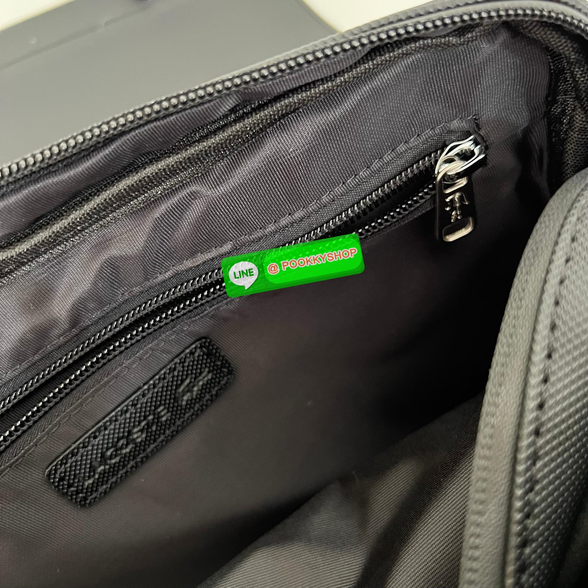 Men's L.12.12 Clipped Flap Adjustable Shoulder Strap Small Pouch วัสดุ PVC คุณภาพดีตามแบบฉบับแบรนด์ น้ำหนักเบา กันน้ำ ด้านหน้ามีโลโก้เหล็ก ฝาเปิดปิดด้วยคลิปล๊อค 2 ด้าน ช่องหลัก ด้านในมีช่องซิปพร้อมหัวซิปแบรนด์ ใส่กระเป๋าสตางค์ใบยาว ipad มือถือ ของจุก