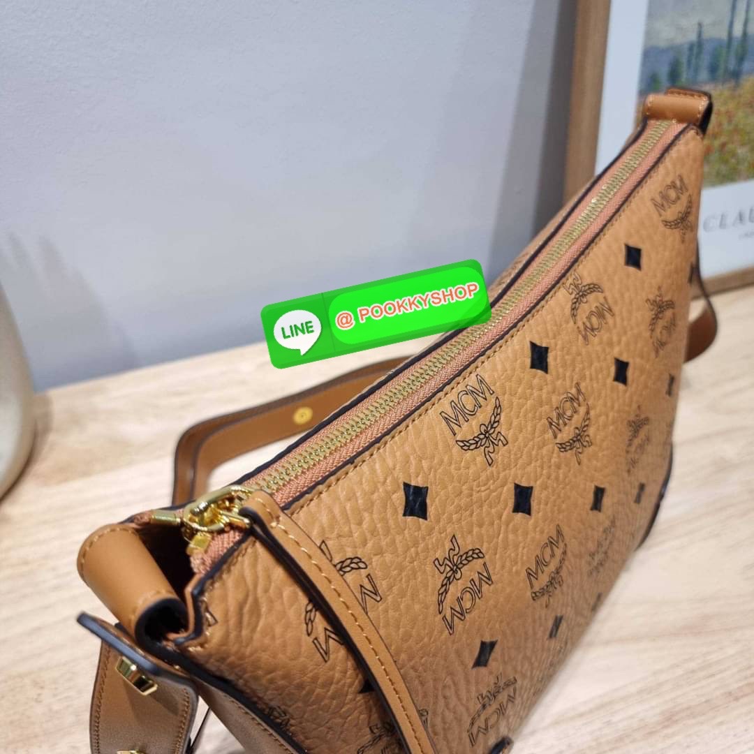 MCM KLARA SHOULDER BAG IN VISETOS ไอเท็มยอดฮิตที่ใครๆต่างก็ตามหา กับกระเป๋าสะพาย สะดวกใช้ ขนาดกำลังดี ดีไซน์เรียบง่าย แต่ซ่อนความหรูคงเอกลักษณ์ วัสดุหนังแคนวาสคุณภาพ รูปเปิด-ปิดง่ายด้วยซิป ภายในโล่งกว้าง ใส่ของจำเป็นในชีวิตได้สบายๆ จัดให้พร้อม original bo
