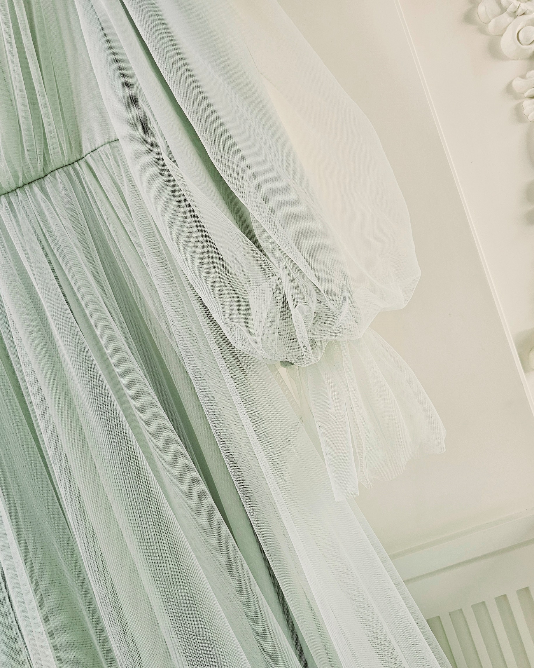 เดรสแฟชั่น แม็กซี่เดรสเสื้อคอปีนแขนยาว กระโปรงบานต่อชายรูดระบายรอบตัว มีโบว์ผูกเอว