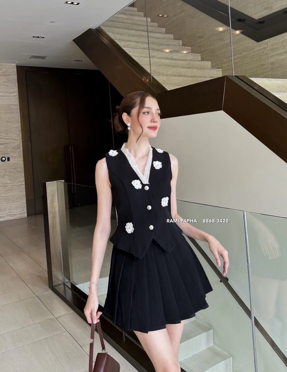 ชุดเซทแฟชั่น ชุดเซต สีดำสวยหรูคลาสสิค ดีเทลแต่งดอกไม้3D ประดับเพชร