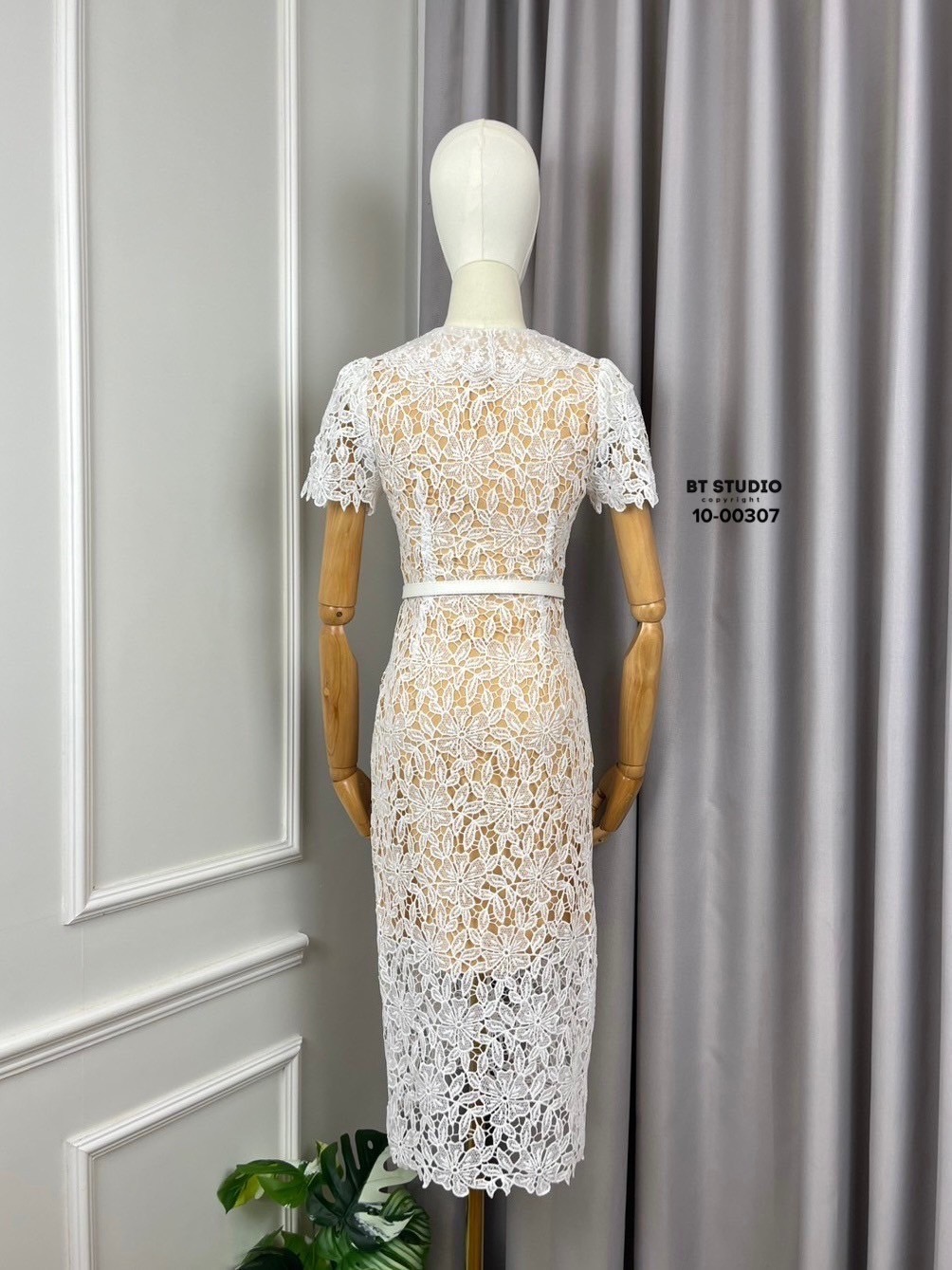 เดรสแฟชั่น เดรสลูกไม้คอแต่งปกระบายแต่งขอบปลายหยัก