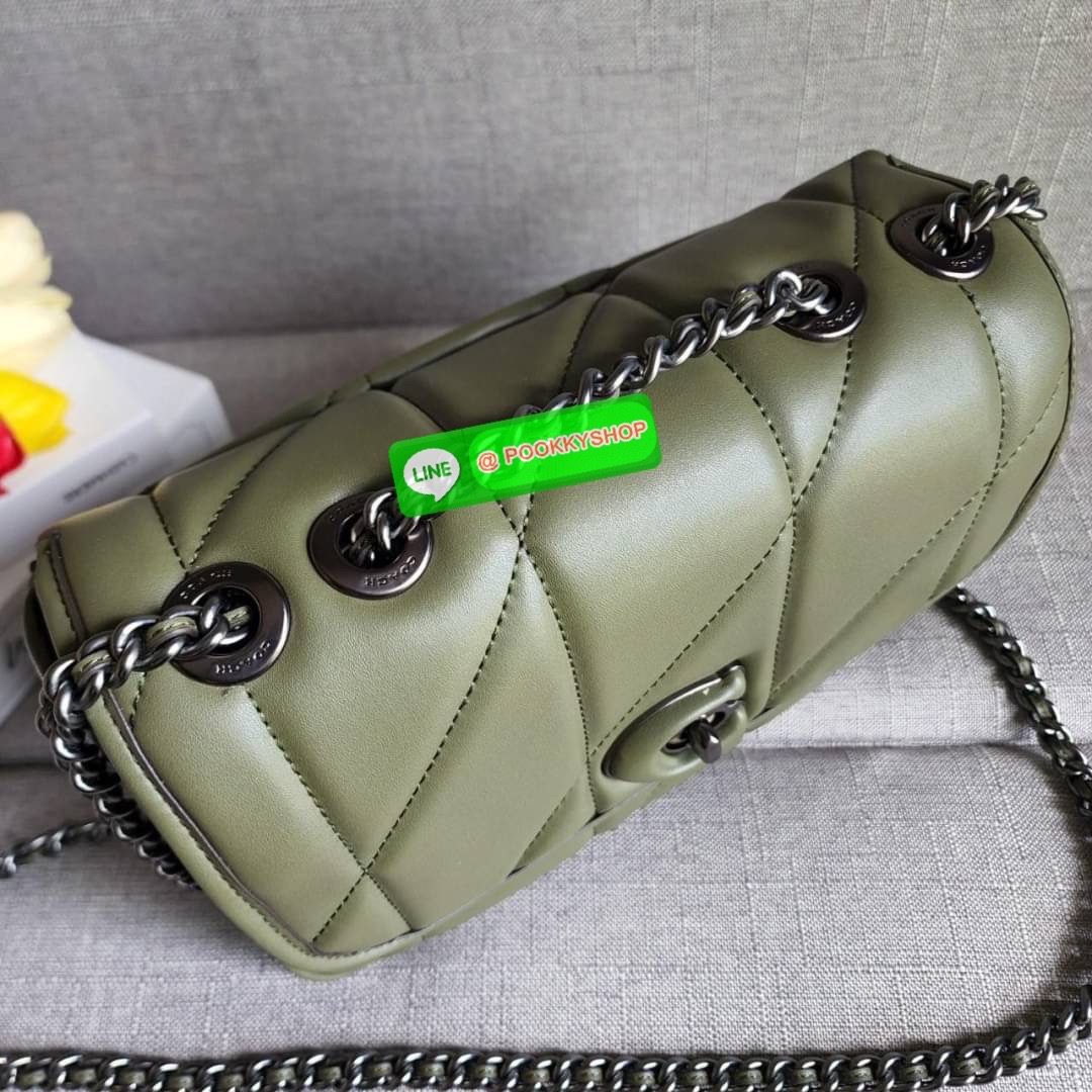 COACH Pillow Madison Shoulder Bag With Quilting (COACH C8560) สวยหรูมงลงมากแม๊ กระเป๋าสะพายข้าง คอสบอดี้ หรือสะพายไหล่คู่ สายโซ่สวยหรู วัสดุหนังแท้นิ่มมือ สัมผัสแล้วรับรองหลงเลยคะ ตัวล็อคแบบ Turnlock มีซับในผ้า ภายในช่องโล่ง มีช่องซิปแยก ด้านหลังกระเป๋ามี