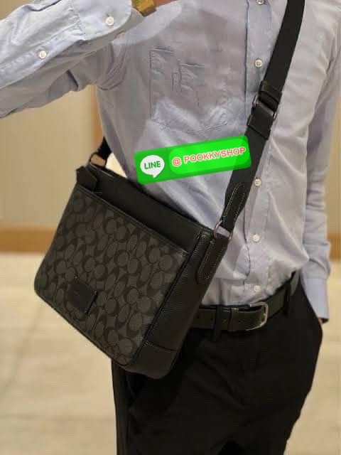 COACH DISTRICT CROSSBODY IN SIGNATURE CANVAS CH078 🔖กระเป๋าสะพายคอสบอดี้ทรงสีเหลี่ยม 🔖วัสดุ : canvas, ตัดขอบหนัง pebble leather 🔖 เปิด-ปิดแบบซิป ด้านในมีช่องซิปและช่องอเนกประสงค์ ปิดด้วยซิปด้านบน ซับในผ้า มีช่องซิปและช่องเก็บของด้า