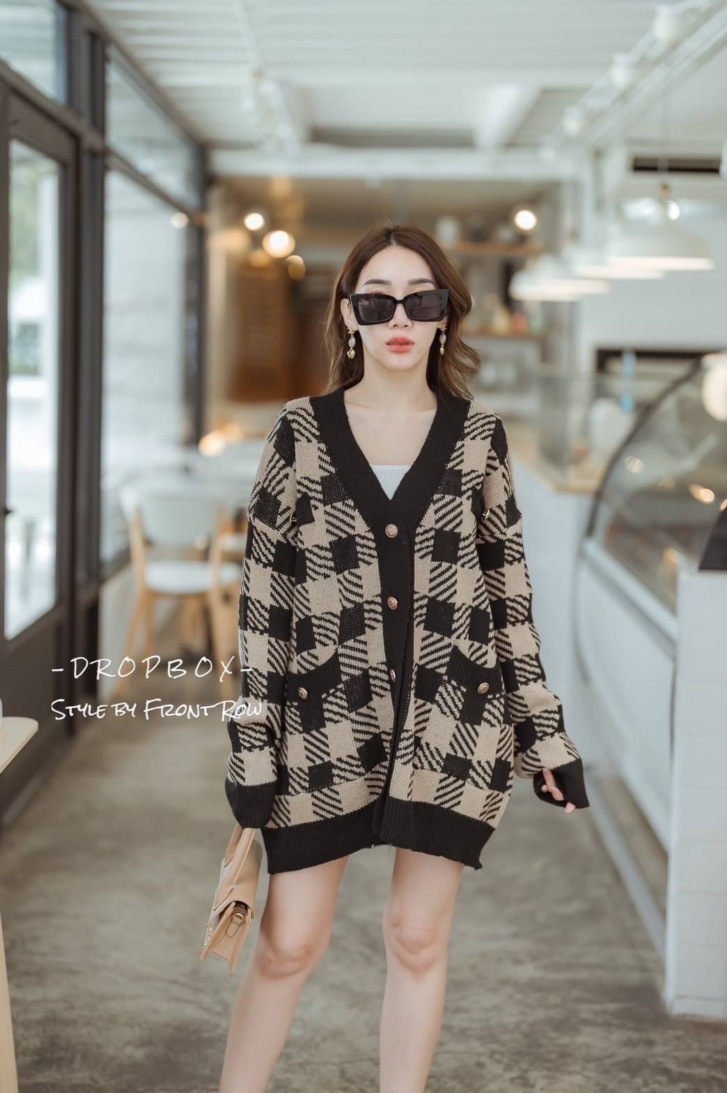 DROPBOX Style by Front Row Korea Oversize 2 Tone Big Shino Long Sleeves Knitting Cadigan เสื้อคาดิเเกนไหมพรมเเขนยาว งานผ้าไหมพรมทรงโอเวอร์ไซส์ กระดุมเรียงหน้า ผ้าไหมพรมนิ่มๆ รุ่นนี้ทรงโอเวอร์ไซส์ใส่เกาหลีๆ เลยคะสาวๆ