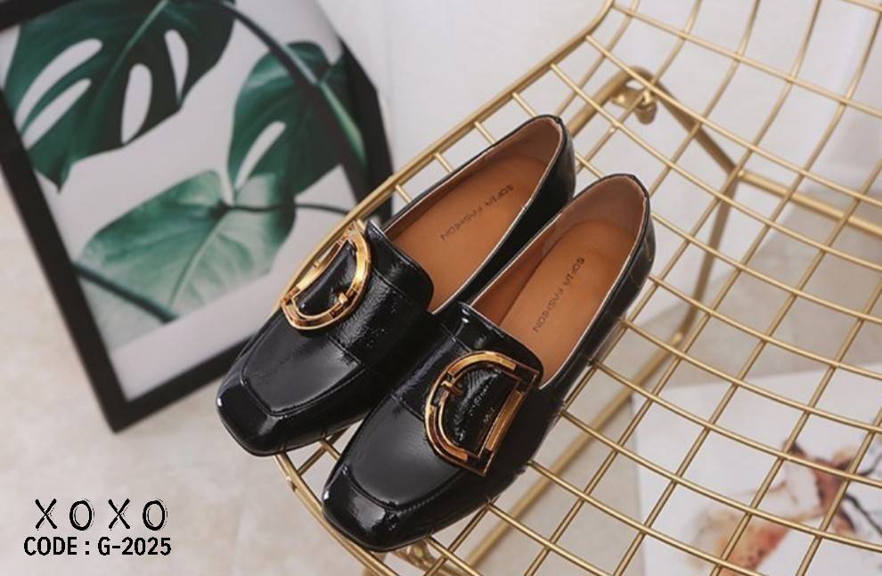 สินค้าพร้อมส่ง คัชชูสวม หน้ากว้าง ใส่สบาย สวยเก๋ ส้นไม้ มีส้นเล็กน้อย กำลังใส่สบาย วัสดุ PU ด้านบนติดอะไหล่ ทรงเหลี่ยม สวย แมทส์ชุดง่าย