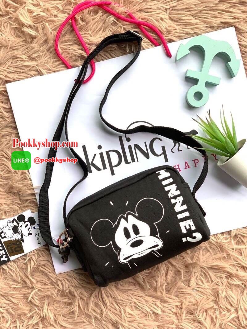Kipling BRight Disney's Minnie Mouse And Mickey Mouse รุ่น crossbody น้ำหนักเบา วัสดุ100% Polyamide มีเหล่าบรรดามิคกี้และมินนี่ที่มาวาดลวดลายลงบนกระเป๋าให้ดูมีสีสัน ที่มีเอกลักษณ์เฉพาะตัว และยังเป็นรุ่นลิมิเต็ดเอดิชั่นฉลองครบ90ปีของวอลท์ดิสนีย์อีกด้ว