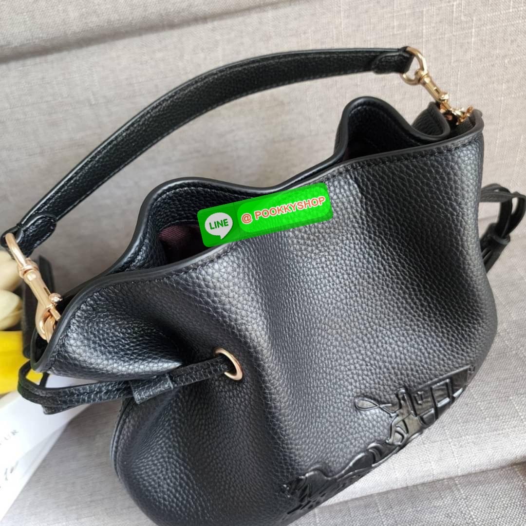 COACH ANDY CROSSBODY WITH HORSE AND CARRIAGE (COACH CA213) กระเป๋าสะพายคอสบอดี้ ดีไซต์สุดเก๋ วัสดุหนังแท้ทั้งใบ กระเป๋าเอนกประสงค์ ด้านในมีซิป รูดปิดด้วยเชือกและกระดุมแม่เหล็ก ซับในด้วยผ้า ด้ามถอดได้ ดรอป 5 1/4"สายสะพายถอดได้ สายสะพายยาว 21" สำห