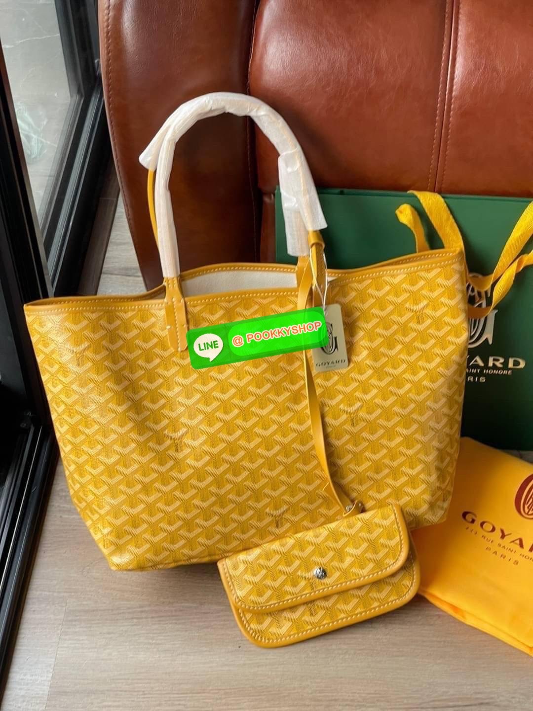 💕 Goyard Saint Louis Pm Bag กระเป๋าสุดคลาสสิกจากแบรนด์เก่าแก่ของฝรั่งเศส ความพิเศษคือแต่ละใบต้องเพนท์ลายโมโนแกรม Chevron ด้วยมือเท่านั้น จึงเป็นเหตุผลที่กระเป๋า Goyard กลายเป็นหนึ่งในกระเป๋าที่คนต้องการ โดยเฉพาะรุ่น St. Louis Tote ที่ว่ากันว่าเป็น