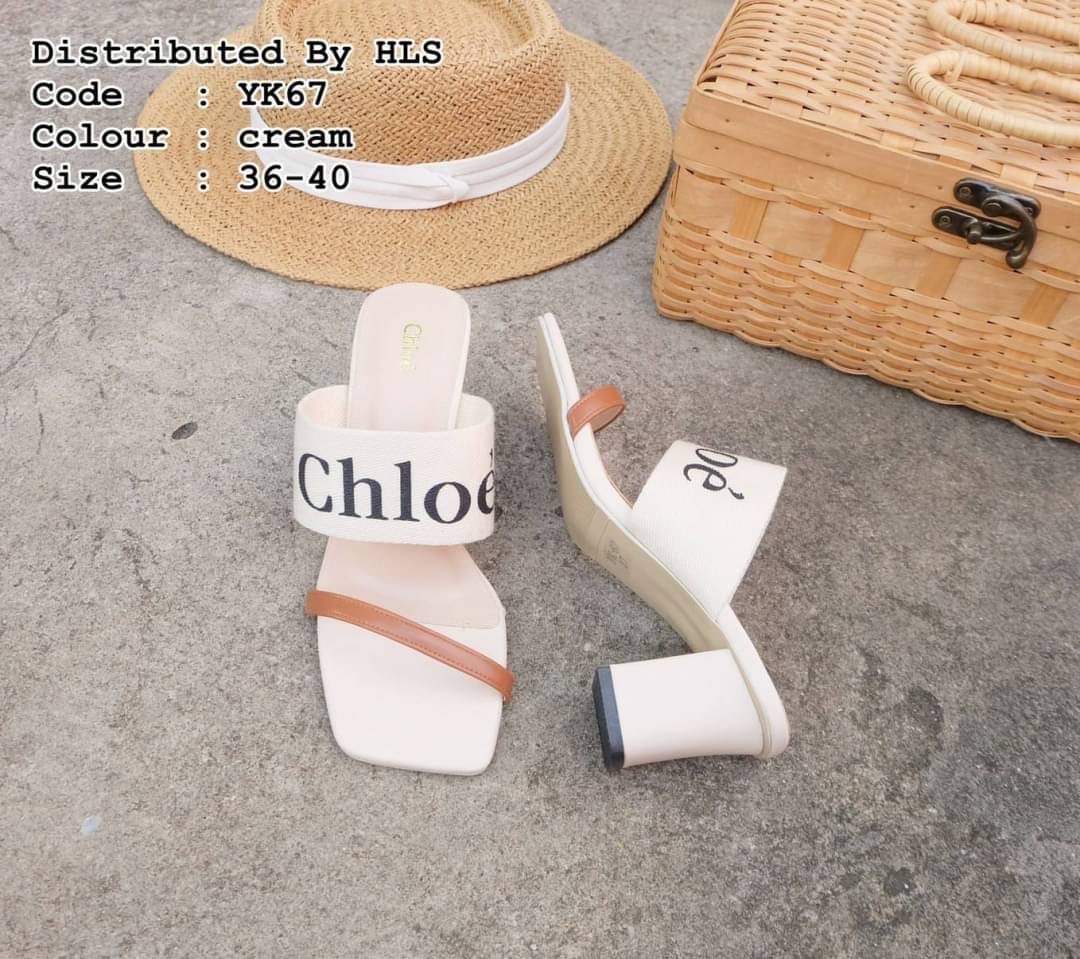 งานรีพีท มาแล้วคะ พร้อมส่งคร่าา รองเท้าส้นสูง maxi ส้นแท่งกลม 2" ทรงสวม สายคาดไขว้ผ้าแคนวาส พิมพ์ลาย chloe' สวยเก๋มากๆ พื้นปั๊มแบรนด์ ใส่สบายมากๆ ใส่สบายๆๆชิวๆ