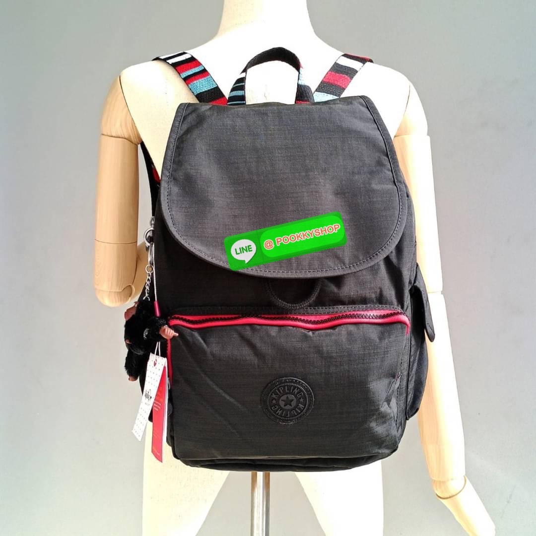 Kipling City Pack Medium Backpack กระเป๋าเป้ Kipling ขนาดกลาง วัสดุ Polyester 100% มีหูหิ้วด้านบน -ด้านหลัง มีซิปหลัง 1ช่องลึก -ด้านข้างมีช่องใส่ของเล็กน้อยทั้ง 2 ด้าน เปิด-ปิด ด้วยกระดุมแม่เหล็ก -ด้านหน้ามีช่องซิปใส่ของแยก 1 ช่อง และ ช่องปรับขนาดด้วยสายล