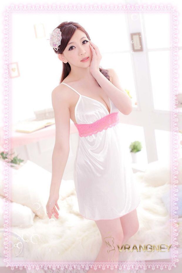 ชุดนอนเซ็กซี่ ขุดนอนสายเดี่ยว สีขาว แต่งลูกชมพู สวยหวานมากๆคะ Free size