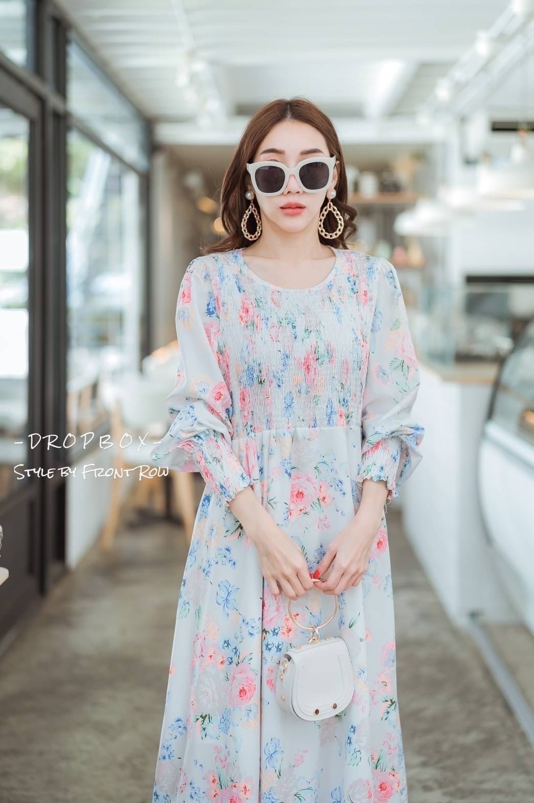 DROPBOX Style by Front Row Sweet Flora On Maxi Dress หวานๆกับเดรสพิมพ์ลายดอกไม่รุ่นนี้ ผ้าใส่สบายมากๆ ทรงปล่อยๆ ช่วงอกด้านหน้าสม๊อกปล่อยชายบาน น่ารักหวานมากๆ