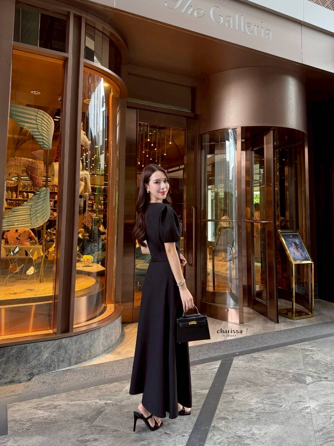 สวยหรู ลุคคุณหนูสุดดกับเซ็ทเสื้อแขนตุ๊กตาน่ารักมากกกกตกแต่งด้วยกระดุมจริงอะไหล่สีทอง ความยาวเสื้อรับกันกับกระโปรงพอดี กระโปรงเป็นซิป เอวสูงน๊าา ใช้ผ้าอัดกาวอย่างดี ที่สำคัญมีซับในเป็นผ้าซาตินให้อีกชั้น รับรอบว่าเย็นสบายความยาวกำลังดีเลยค่า เพิ่มความกิมมิค