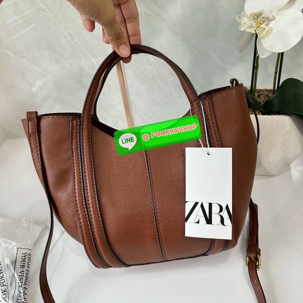 ZARA MINI CITY BAG WITH TOPSTITCHING กระเป๋าถือ /สะพายข้างยกระดับลุคของคุณด้วยกระเป๋ามินิซิตี้ดีไซน์โมเดิร์น โดดเด่นให้กับทุกสไตล์การแต่งตัว