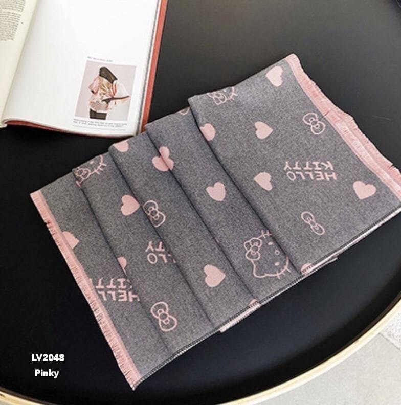 พร้อมส่ง ผ้าคลุมไหล่ Kitty2350 งานนำเข้าลายลิขสิทธิ์ รุ่นนี้เป็นดีมากก อุ่นกำลังดี เด่นมาก ไฮโซตามแบรนด์เค้าเลย เป็น accessories ได้ทั้งหน้าร้อน และหน้าหนาว #งานจริงขอบดำนะคะ