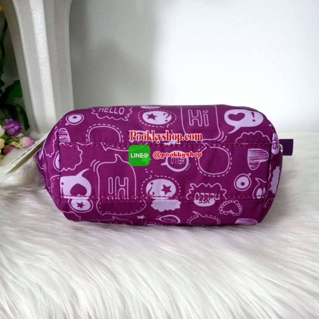 KILING NORI Handbag & Shoulder bag กระเป๋าถือหรือสะพายขนาดกลาง ทำจากวัสดุ ผ้า Nylonเคลือบ+Polyester น้ำหนักเบา จุดเด่นที่ช่องหลักมีขนาดใหญ่ พร้อมช่องซิปแยกย่อย สามารถใส่สัมภาระได้เยอะ มาพร้อมสายสะพายยาว สามารถปรับระดับได้ตามความต้องการ มีพวงกุญแจลิงห้อยตา
