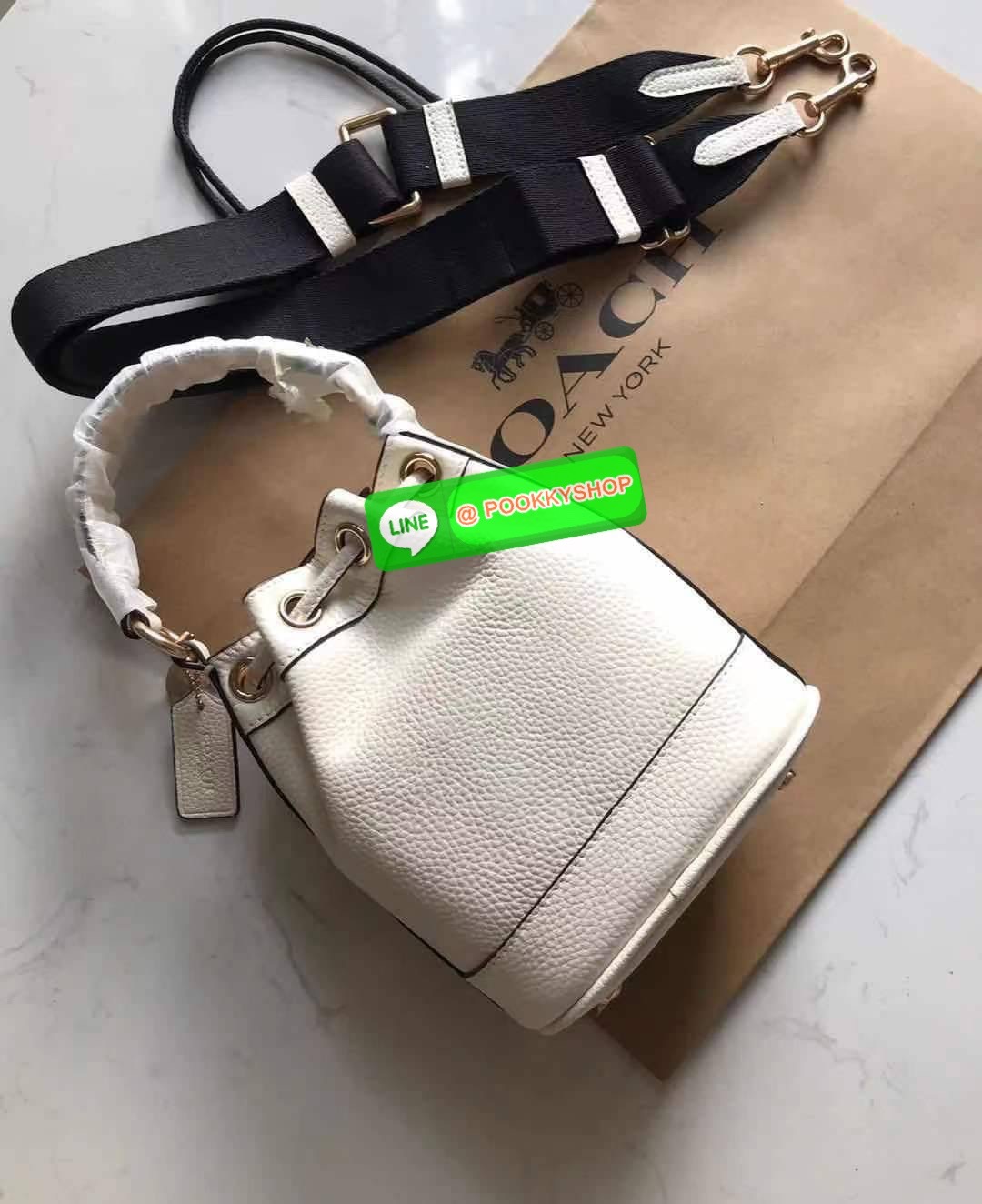 New arrival! 🌈น้องใหม่ล่าสุด สวยหรู ดูดีมากๆค่ะ! COACH DEMPSEY DRAWSTRING BUCKET BAG ((C4100//C4102)) พร้อมส่งที่ไทยค่ะ! กระเป๋าทรงขนมจีบ หนังแท้นิ่มสวยมากๆค่ะ จุดเด่นด้านหน้าปั้มโลโก้แบรนด์ ปากกระเป๋าแบบหูรูดใช้งานง่าย ภายในสามารถใส่ของจำเป็นในชี