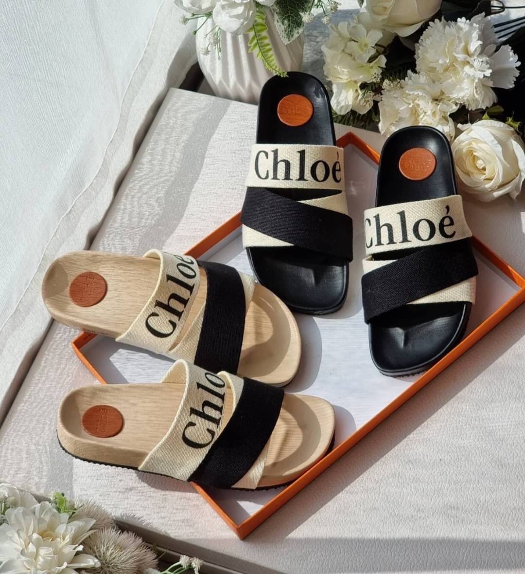 งานเข้าใหม่ พร้อมส่ง แบบมาใหม่รองเท้าแตะทรงสวมงานChloe’ หน้าไขว้สลับสี แบบขายดี พื้นปั้มแบรนด์