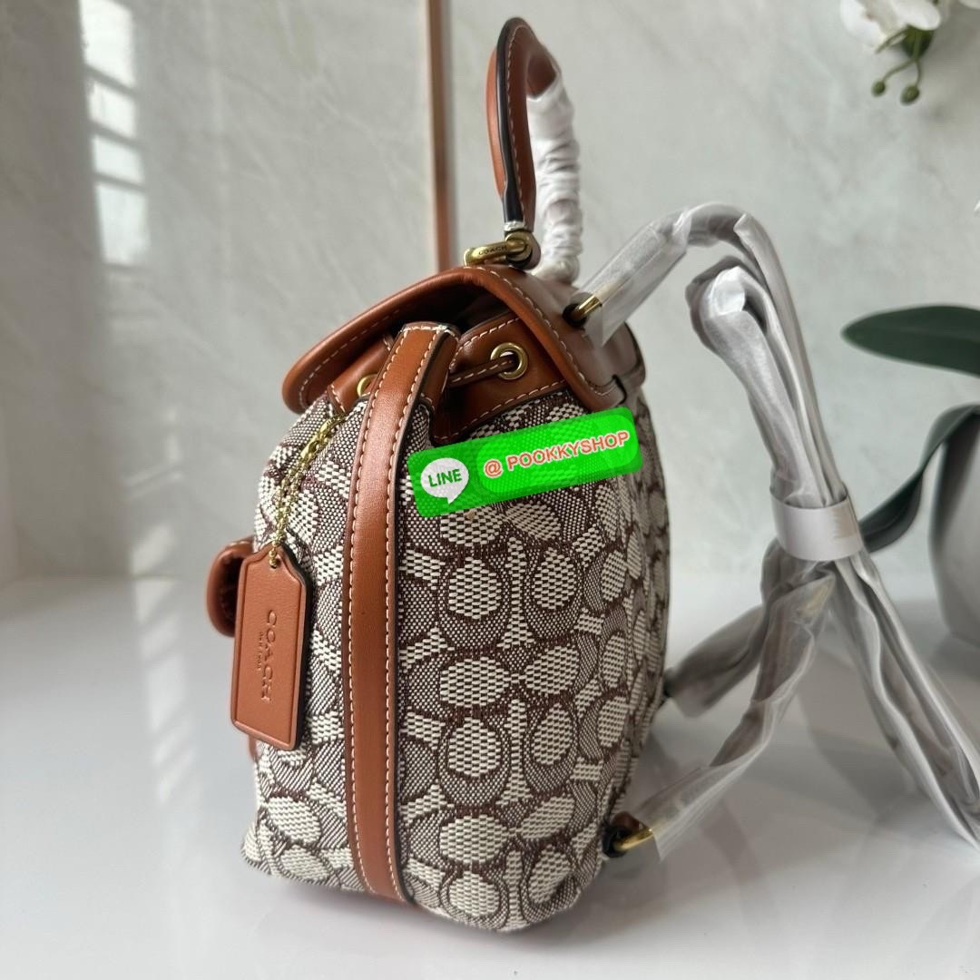 COACH RIYA BACKPACK 21 IN SIGNATURE TEXTILE JACQUARD (CH591) 🔖กระเป๋าเป้ดีไซน์ใหม่ไซส์มินิน่ารัก 🔖วัสดุ ผ้า jacquard ทอลาย ตัดสลับหนังแท้ 🔖 เปิด-ปิดแบบกระดุม ปากกระเป๋าสามารถกดล็อคเปิดปิดและมีเชือกรูดอีกชั้น ภายในโล่งกว้างใส่ของได้