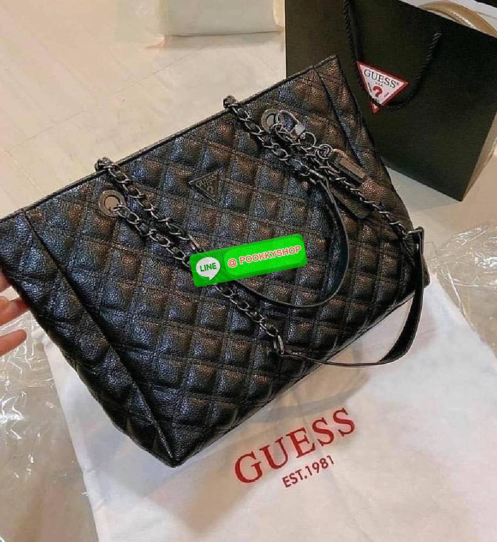 Guess กระเป๋าทรงช้อปปิ้ง หนังดี งานสะพายไหล่ เปิดปิดด้วยซิป ด้านในซับในแบรนด์อย่างดี