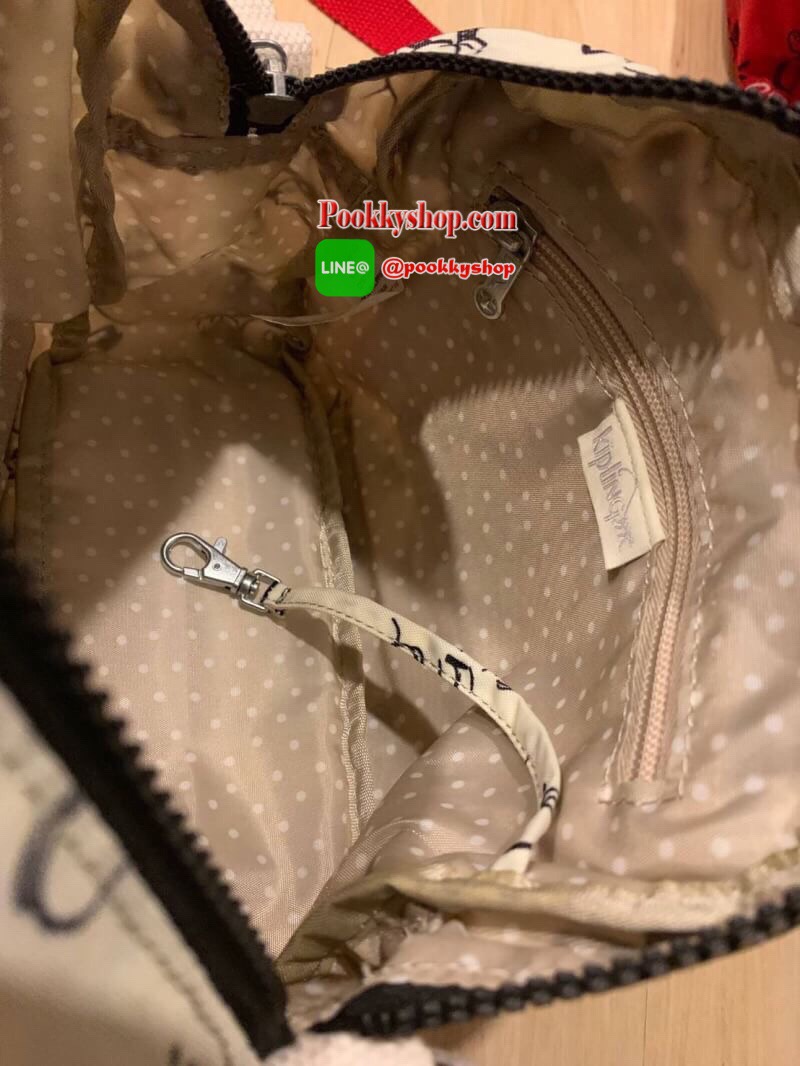 Kipling & Mickey Limited Edition Flax Shoulder Bag กระเป๋าสะพายข้างทรงcrossbodyรุ่นใหม่!!ปรับความยาวสายให้เข้ากับลำตัวได้ฟรีไซส์ วัสดุไนล่อนคุณภาพสูงและน้ำหนักเบา กันน้ำได้ ด้านหน้ามีช่องให้หนึ่งช่อง เปิดปิดช่องซิปหลัก แบบซิปเดียว ภายในกว้างของและมีช่องซิ