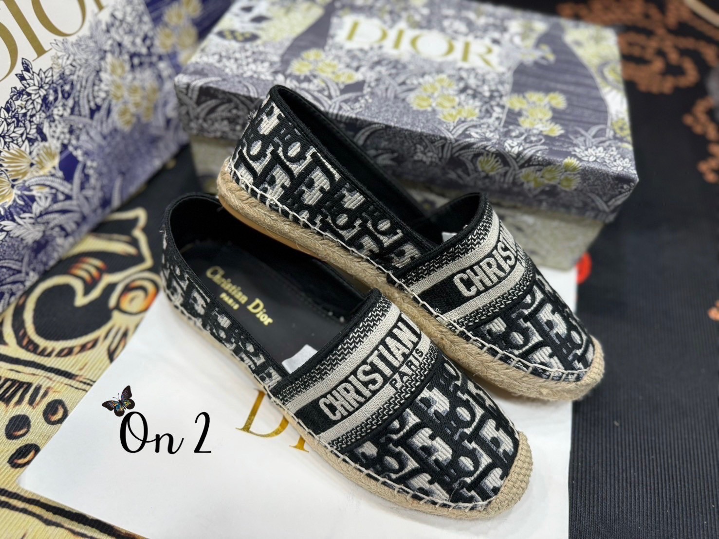 DIOR ESPADRILLES รองเท้าดิออร์ทรง DIOR ESPADRILLES พร้อมส่ง สวยมาก ตัดเย็บขึ้นทรงจากของแท้ พื้นนิ่ม มีกันลื่นค่ะ ใส่สบาย น้ำหนักเบา ไม่บีบเท้า มาพร้อมอุปกรณ์ครบตามรูป